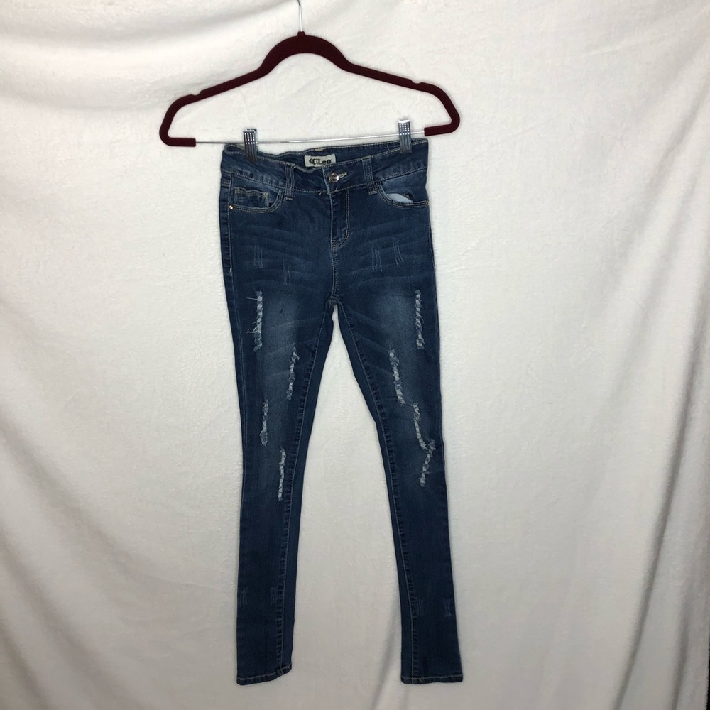 Distressed skinny jeans
